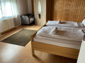 Ruhige freistehender Bungalow mit Parkplatz